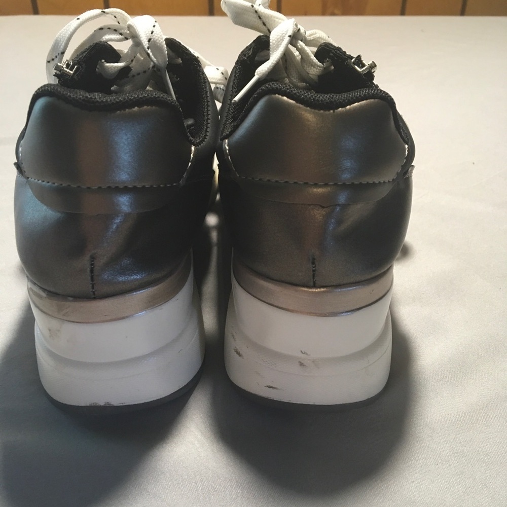 Women’s Sneakers Black, White And Gold Unbranded - Picture 3 of 6